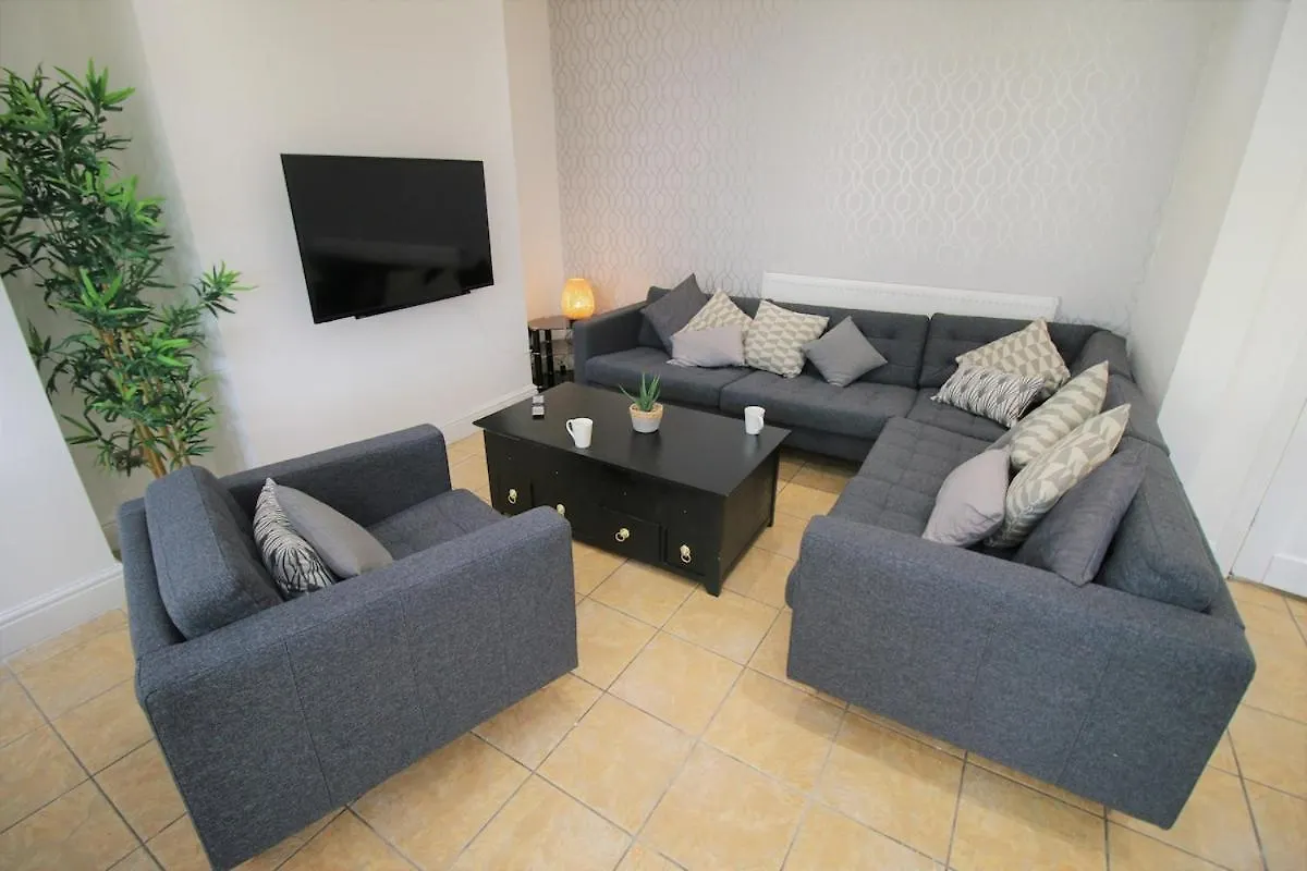 Big Value Big House By Property Promise Кардифф Великобритания