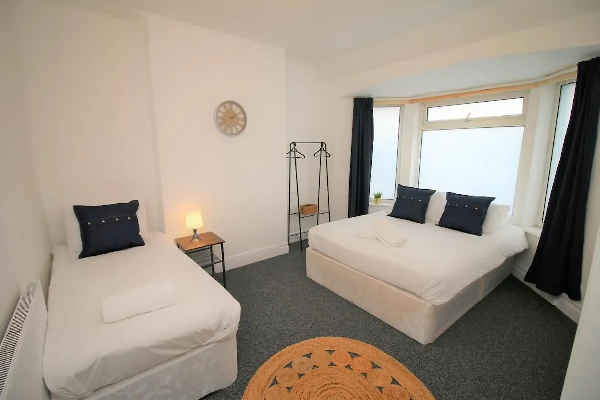Big Value Big House By Property Promise Cardiff 0*,  Royaume-Uni