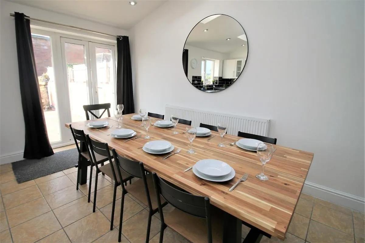 Big Value Big House By Property Promise Cardiff 0*,  Royaume-Uni