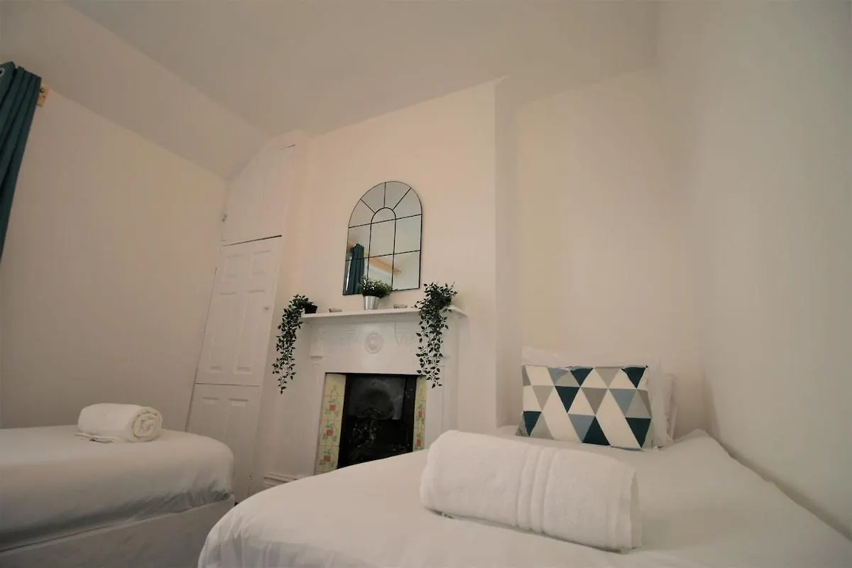 Big Value Big House By Property Promise Cardiff Hébergement de vacances