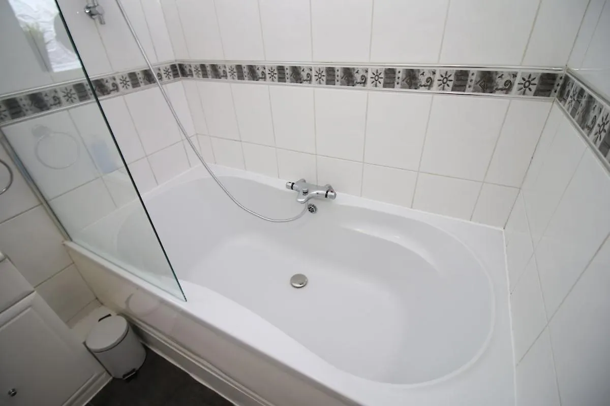 Big Value Big House By Property Promise Cardiff Royaume-Uni