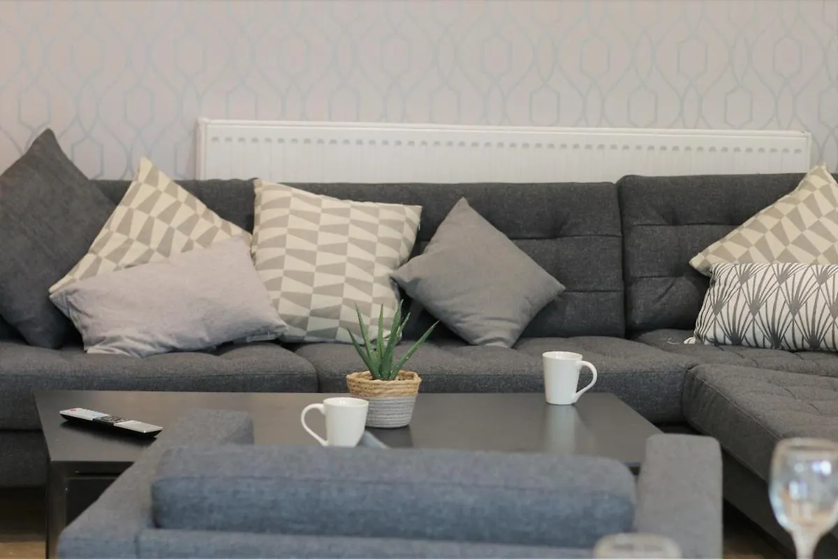 Big Value Big House By Property Promise Cardiff Royaume-Uni
